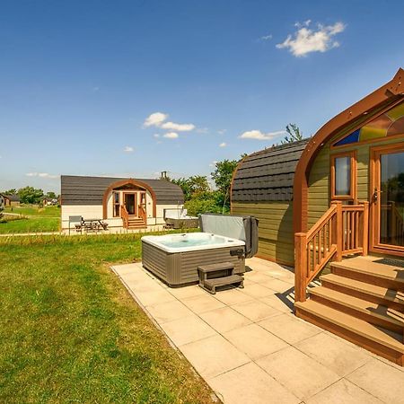Wild Acre Village At Sundown Adventureland Retford Exterior photo