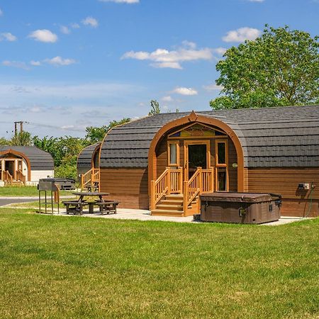 Wild Acre Village At Sundown Adventureland Retford Exterior photo