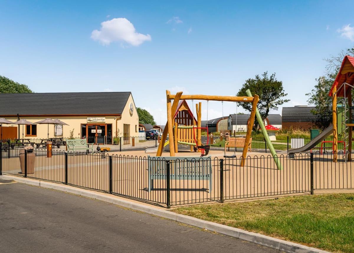 Wild Acre Village At Sundown Adventureland Retford Exterior photo