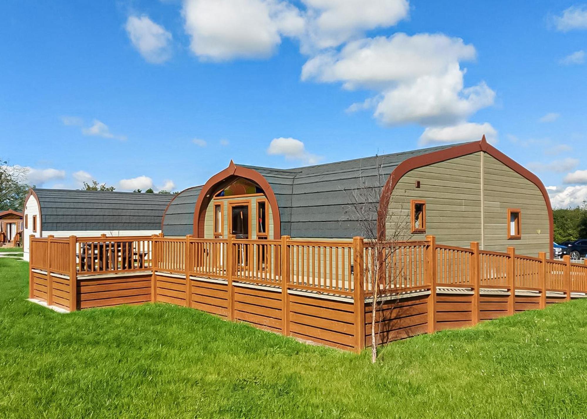 Wild Acre Village At Sundown Adventureland Retford Exterior photo