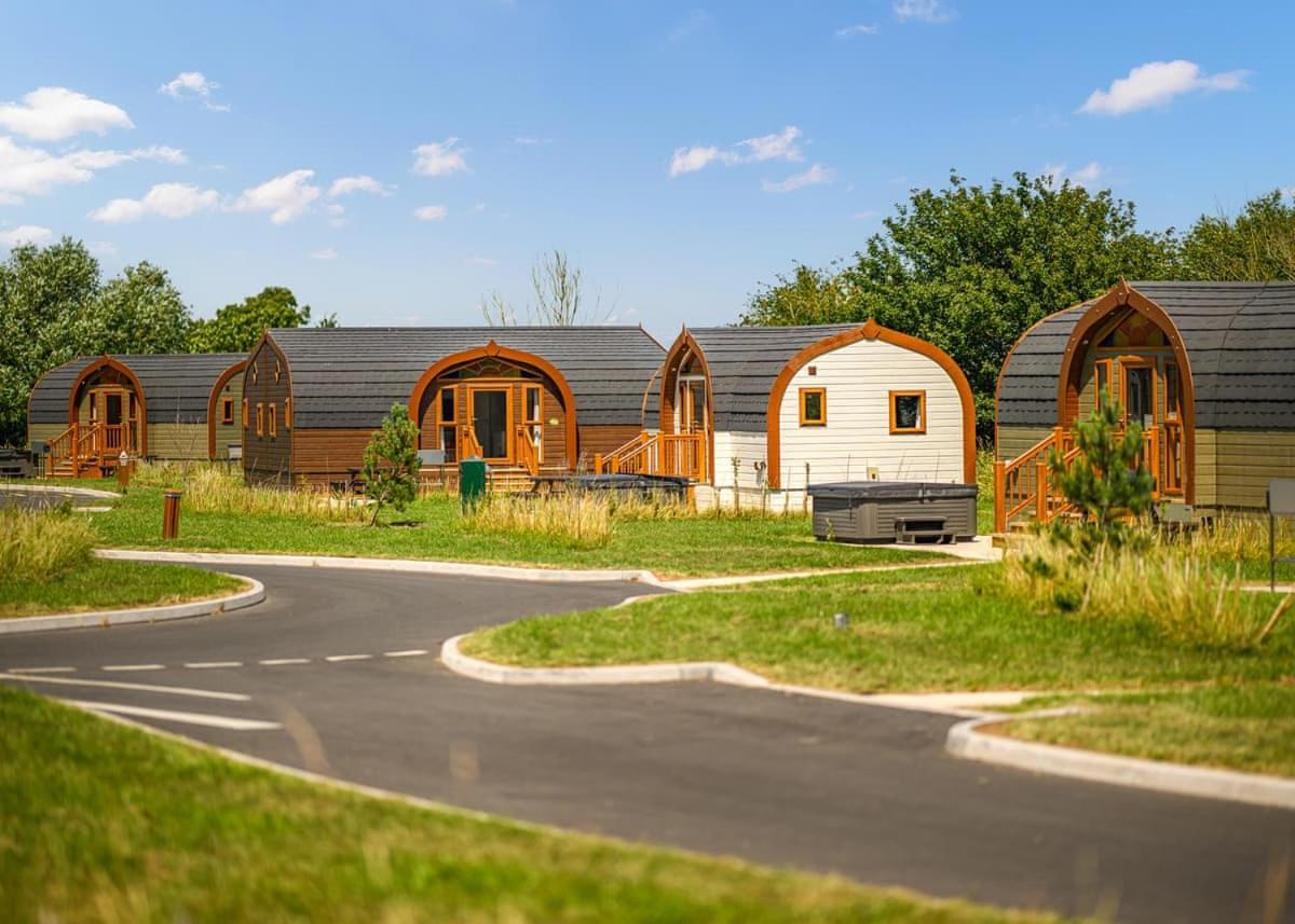 Wild Acre Village At Sundown Adventureland Retford Exterior photo