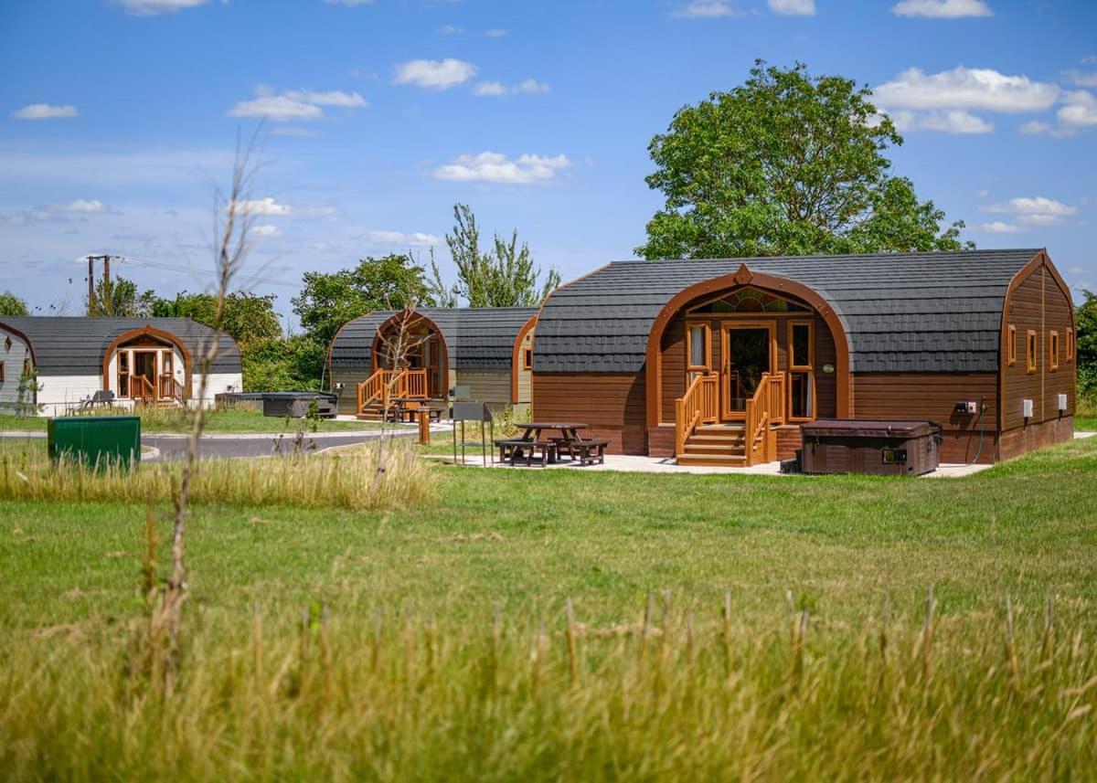 Wild Acre Village At Sundown Adventureland Retford Exterior photo