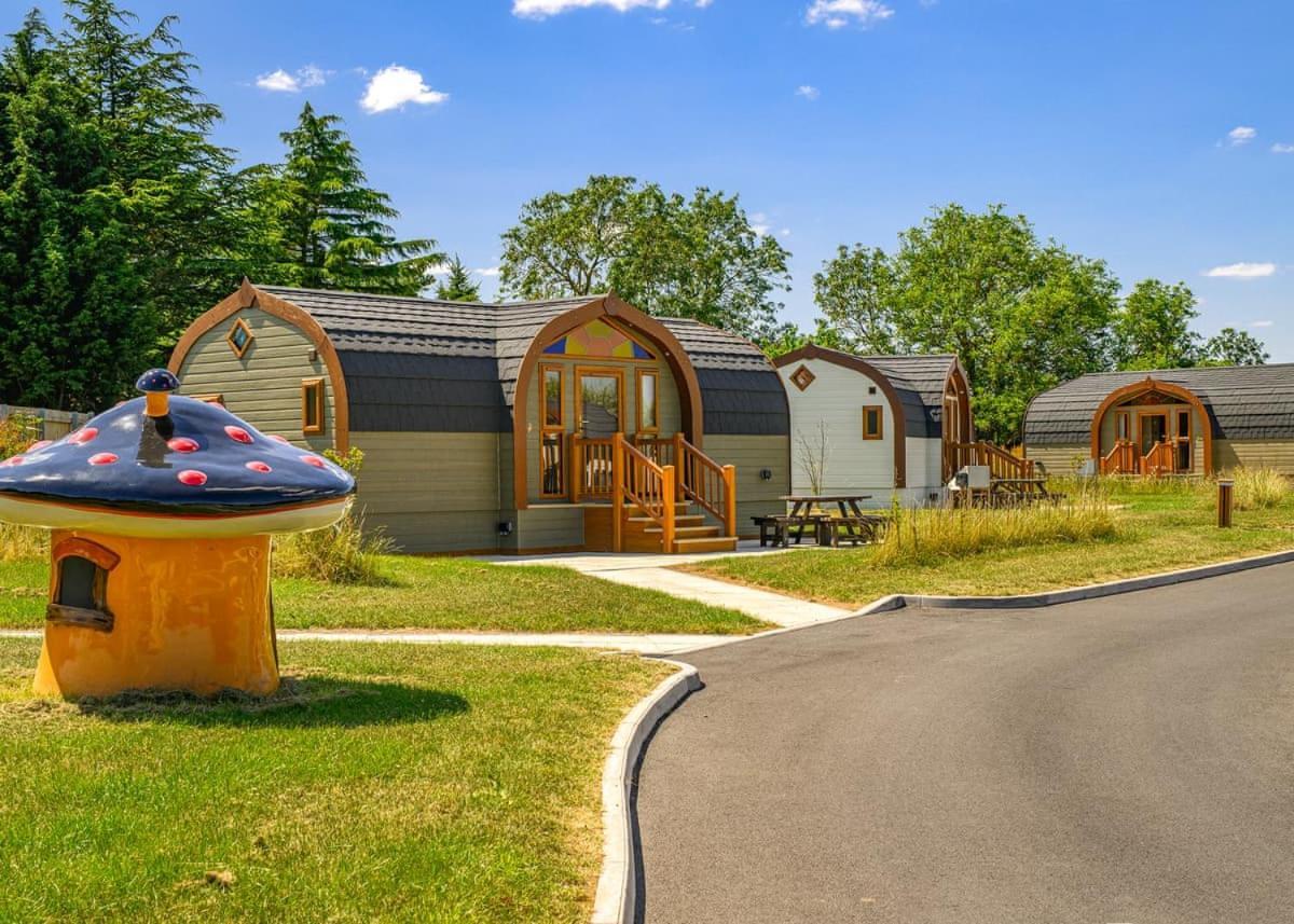 Wild Acre Village At Sundown Adventureland Retford Exterior photo