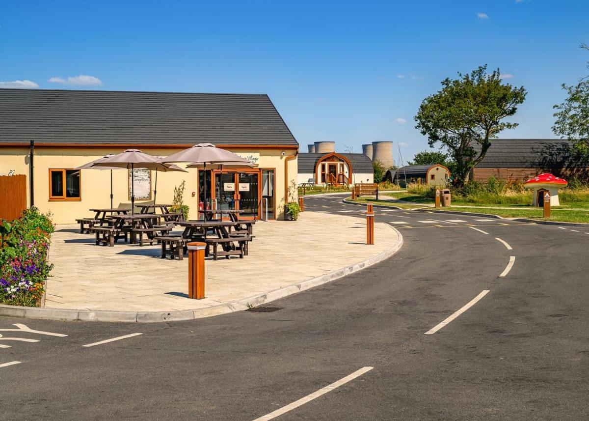 Wild Acre Village At Sundown Adventureland Retford Exterior photo