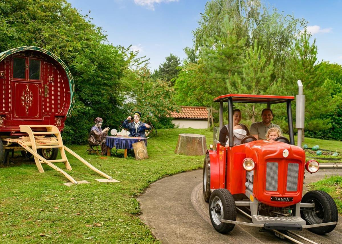 Wild Acre Village At Sundown Adventureland Retford Exterior photo