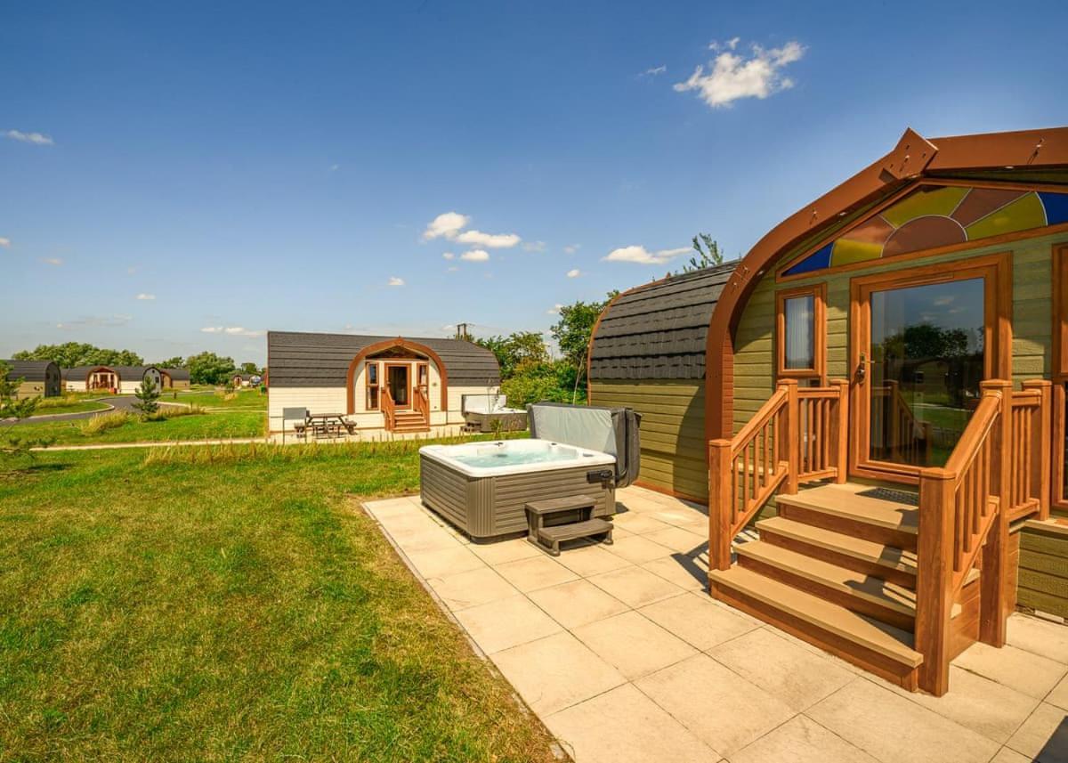 Wild Acre Village At Sundown Adventureland Retford Exterior photo