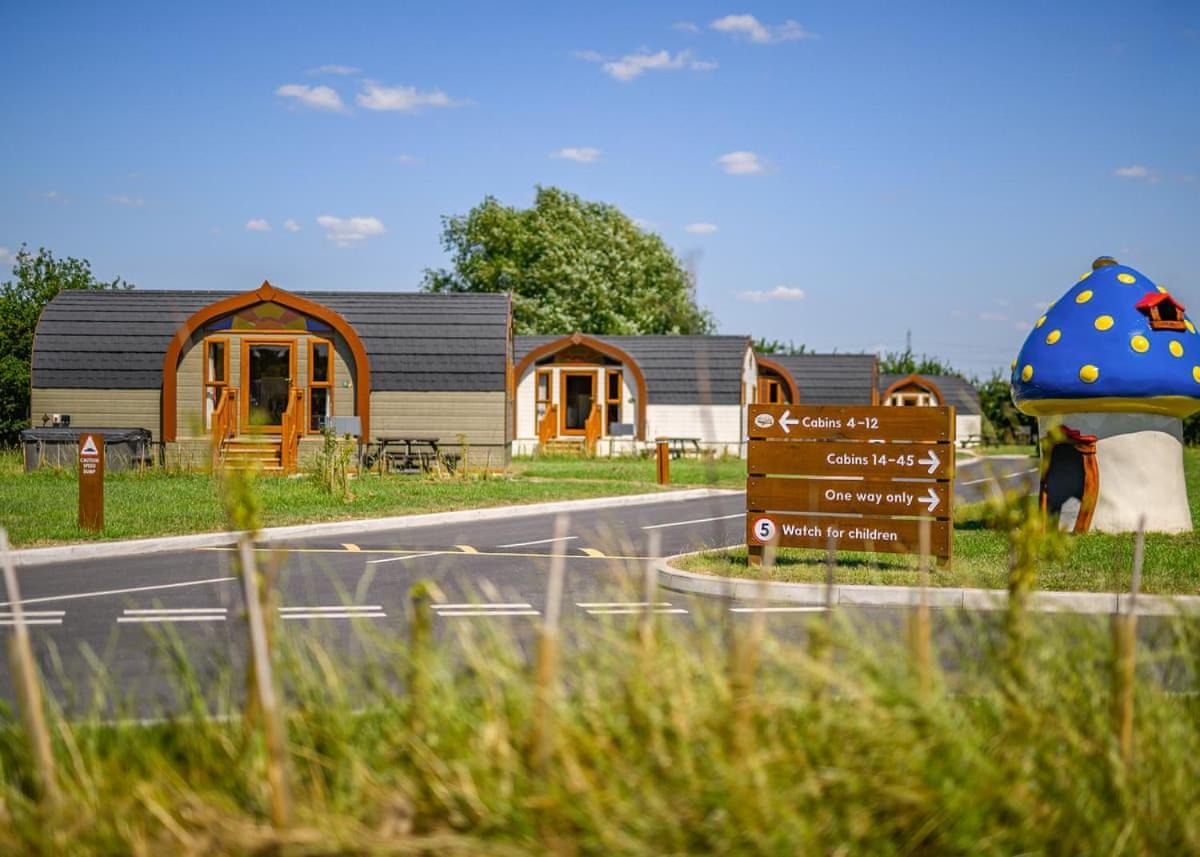Wild Acre Village At Sundown Adventureland Retford Exterior photo
