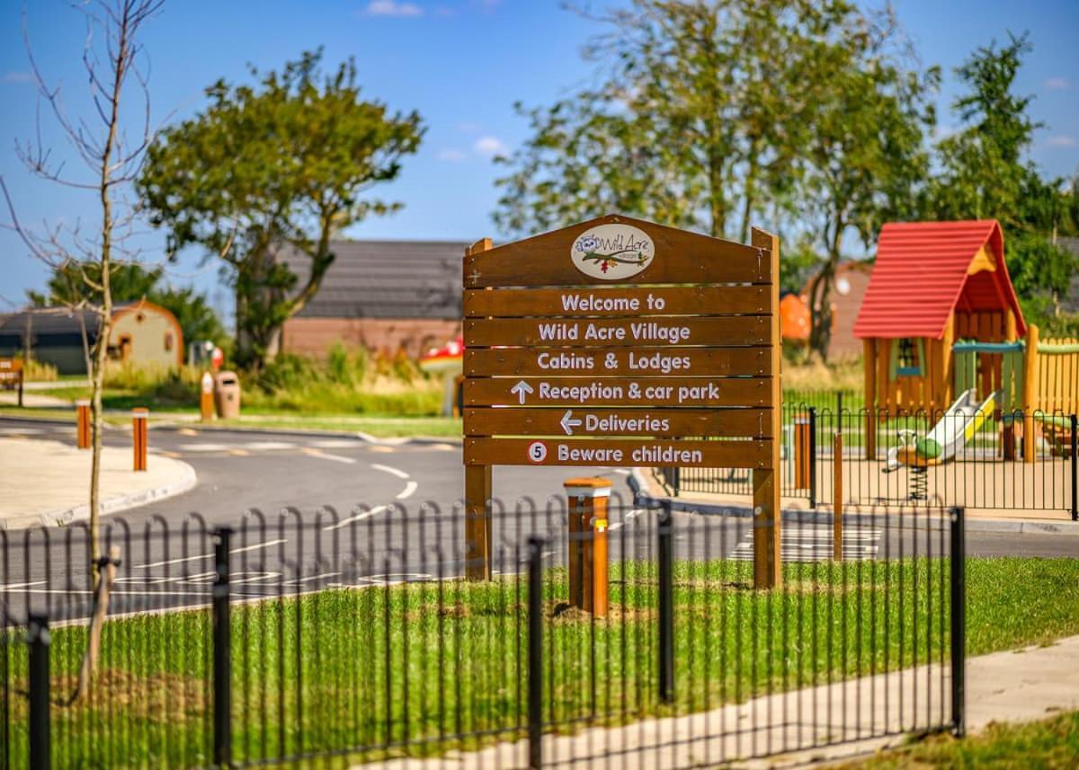 Wild Acre Village At Sundown Adventureland Retford Exterior photo